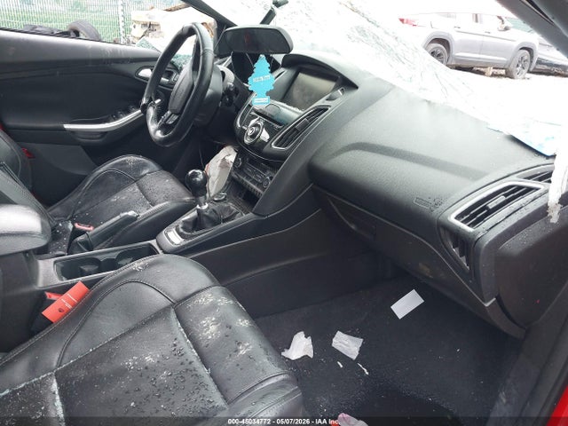 45034772 :رقم المزاد ، 1FADP3L9XFL339211 vin ، 2015 Ford Focus St مزاد بيع