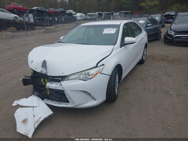 45034822 :رقم المزاد ، 4T1BF1FK3HU644579 vin ، 2017 Toyota Camry Le مزاد بيع
