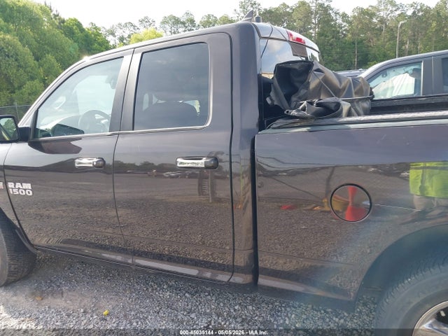 1C6RR6GT2HS682807 RAM 1500 Big Horn 4x2 6&#039;4 Box