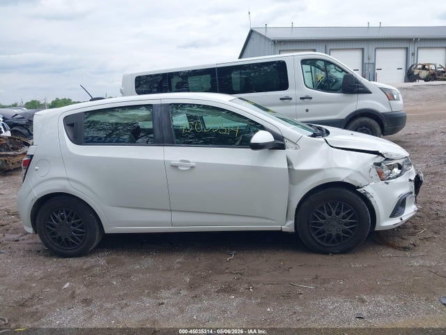 45035314 :رقم المزاد ، 1G1JG6SG0H4162477 vin ، 2017 Chevrolet Sonic Lt Auto مزاد بيع
