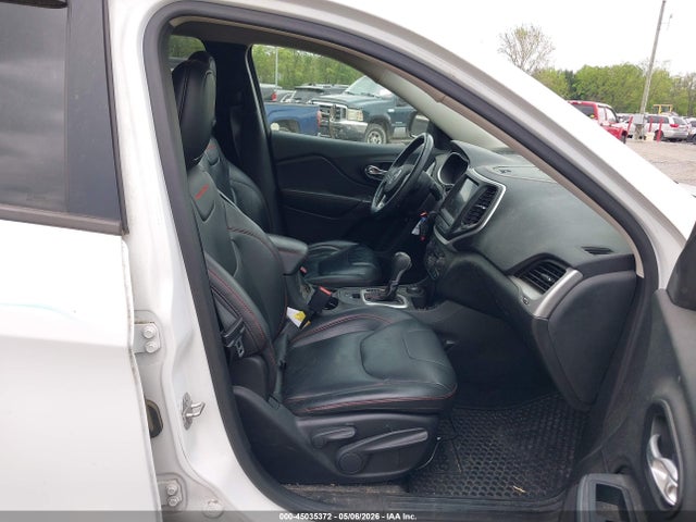 Продажа на аукционе авто 2015 Jeep Cherokee Trailhawk, vin: 1C4PJMBB4FW667080, номер лота: 45035372