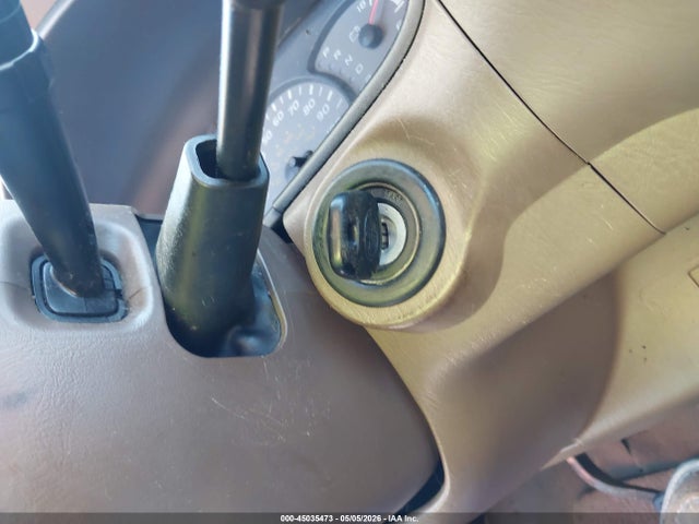 45035473 :رقم المزاد ، 5TDZT34A02S133697 vin ، 2002 Toyota Sequoia Sr5 V8 مزاد بيع