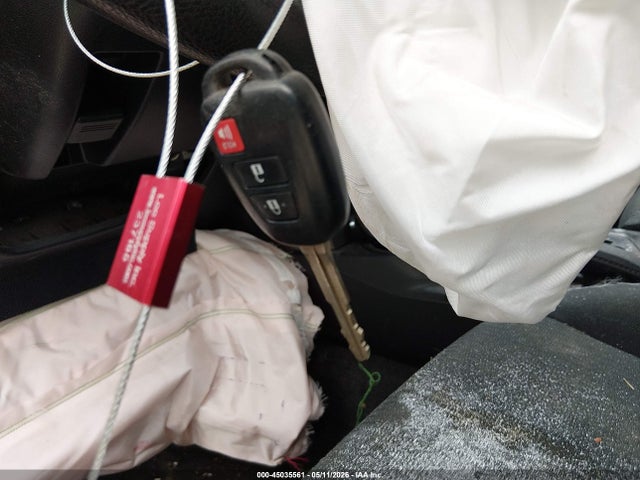 JTMZFREV8HJ715211 Toyota RAV4 LE