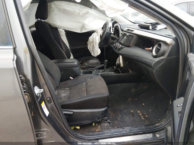 JTMZFREV8HJ715211 Toyota RAV4 LE