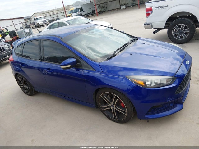 45035759 :رقم المزاد ، 1FADP3L93FL334111 vin ، 2015 Ford Focus St مزاد بيع
