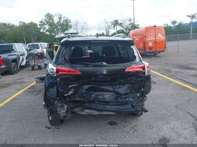 45035825 :رقم المزاد ، 2T3WFREV5JW458583 vin ، 2018 Toyota Rav4 Xle مزاد بيع