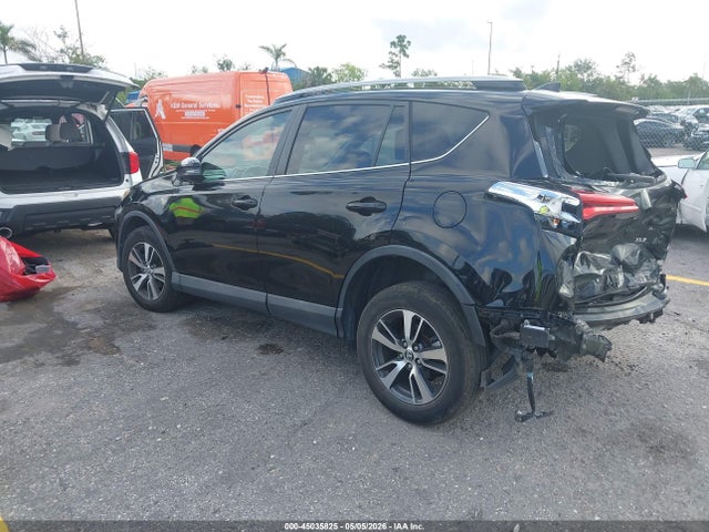45035825 :رقم المزاد ، 2T3WFREV5JW458583 vin ، 2018 Toyota Rav4 Xle مزاد بيع