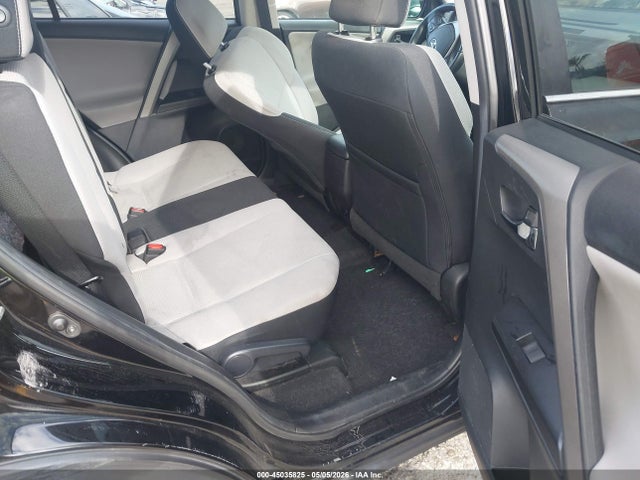 45035825 :رقم المزاد ، 2T3WFREV5JW458583 vin ، 2018 Toyota Rav4 Xle مزاد بيع
