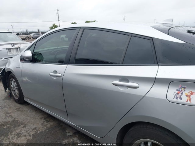 Toyota Prius Two 2018 JTDKBRFU7J3074615 Image 15