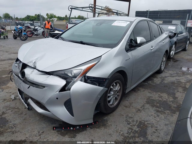 Toyota Prius Two 2018 JTDKBRFU7J3074615 Image 2