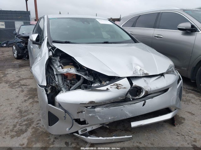 Toyota Prius Two 2018 JTDKBRFU7J3074615 Image 6