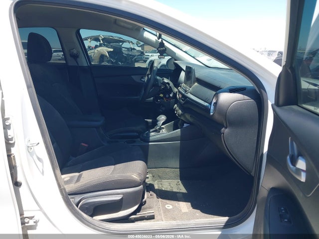 3KPF24AD6ME300281 KIA Forte Lxs