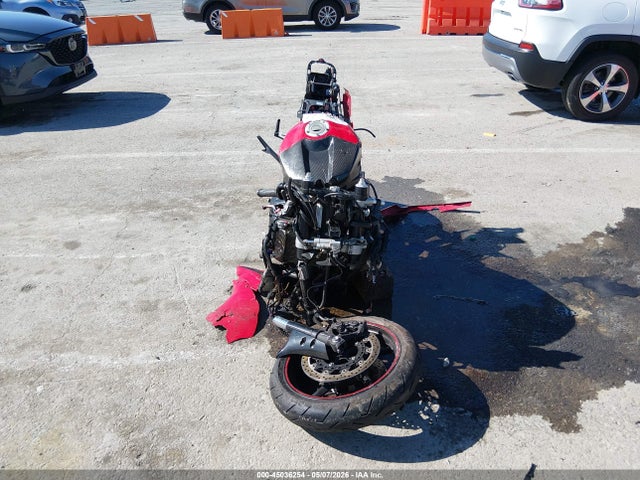 45036254 :رقم المزاد ، JYARN23E6EA016812 vin ، 2014 Yamaha Yzfr1 مزاد بيع