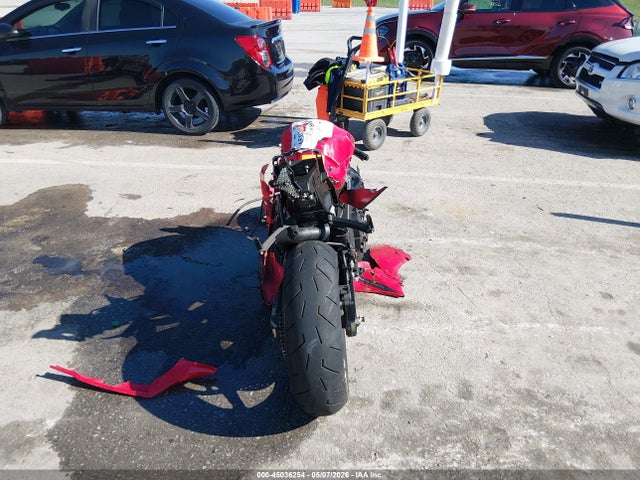 45036254 :رقم المزاد ، JYARN23E6EA016812 vin ، 2014 Yamaha Yzfr1 مزاد بيع