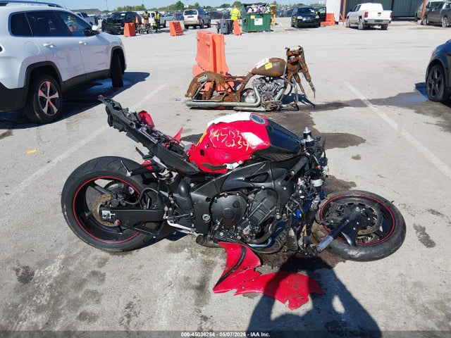 45036254 :رقم المزاد ، JYARN23E6EA016812 vin ، 2014 Yamaha Yzfr1 مزاد بيع