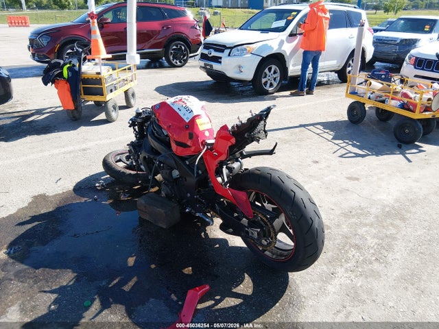 45036254 :رقم المزاد ، JYARN23E6EA016812 vin ، 2014 Yamaha Yzfr1 مزاد بيع