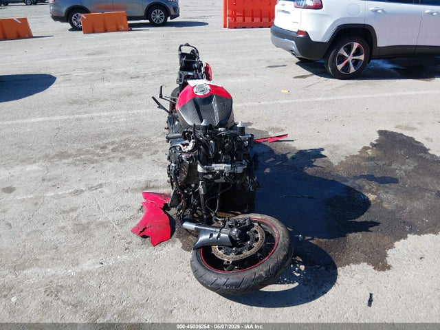 45036254 :رقم المزاد ، JYARN23E6EA016812 vin ، 2014 Yamaha Yzfr1 مزاد بيع