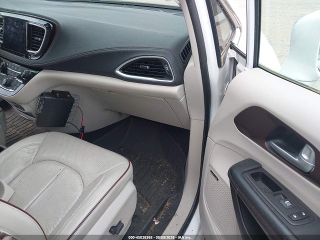 Chrysler Pacifica Limited 2017 2C4RC1GGXHR703520 Image 5