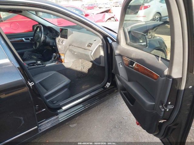 45036768 :رقم المزاد ، WDDGF5EB9BR140850 vin ، 2011 Mercedes-benz C 300 Luxury مزاد بيع