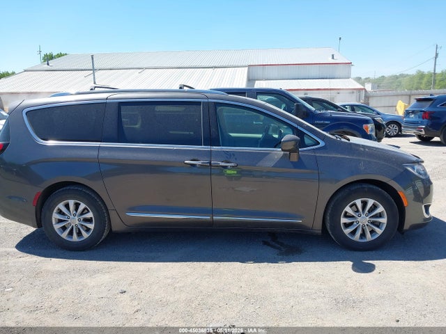 2019 Chrysler Pacifica Touring L მანქანა იყიდება აუქციონზე, vin: 2C4RC1BG8KR583196, აუქციონის ნომერი: 45036835