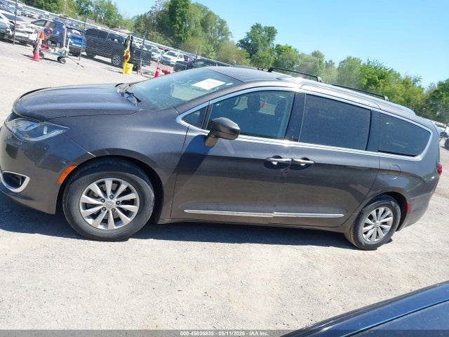2019 Chrysler Pacifica Touring L მანქანა იყიდება აუქციონზე, vin: 2C4RC1BG8KR583196, აუქციონის ნომერი: 45036835