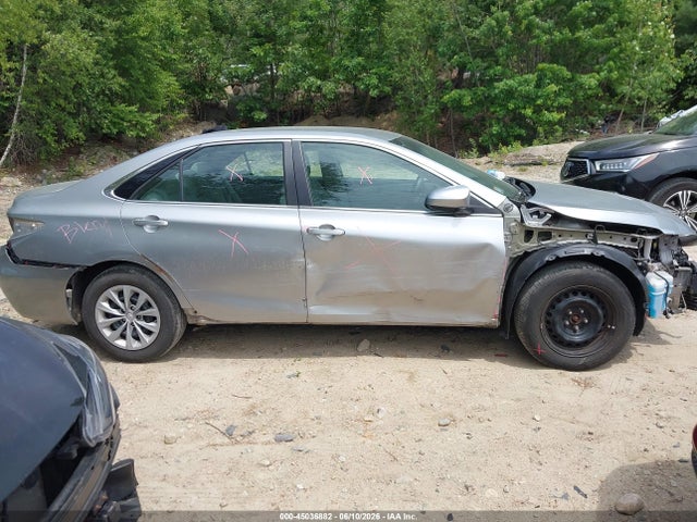 45036882 :رقم المزاد ، 4T1BF1FK9FU109222 vin ، 2015 Toyota Camry Le مزاد بيع