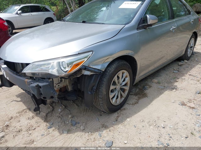45036882 :رقم المزاد ، 4T1BF1FK9FU109222 vin ، 2015 Toyota Camry Le مزاد بيع