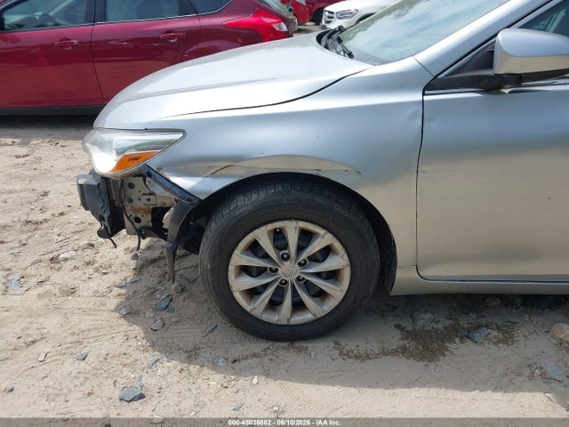 45036882 :رقم المزاد ، 4T1BF1FK9FU109222 vin ، 2015 Toyota Camry Le مزاد بيع
