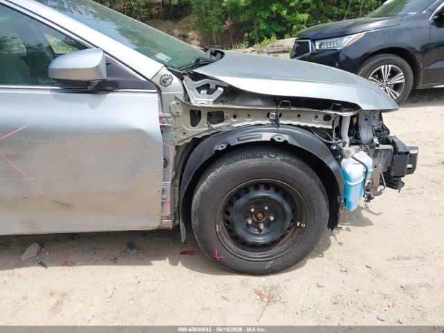 45036882 :رقم المزاد ، 4T1BF1FK9FU109222 vin ، 2015 Toyota Camry Le مزاد بيع