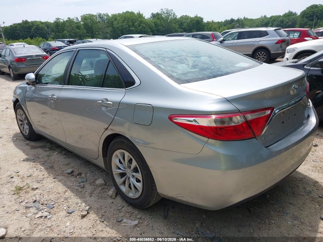 45036882 :رقم المزاد ، 4T1BF1FK9FU109222 vin ، 2015 Toyota Camry Le مزاد بيع