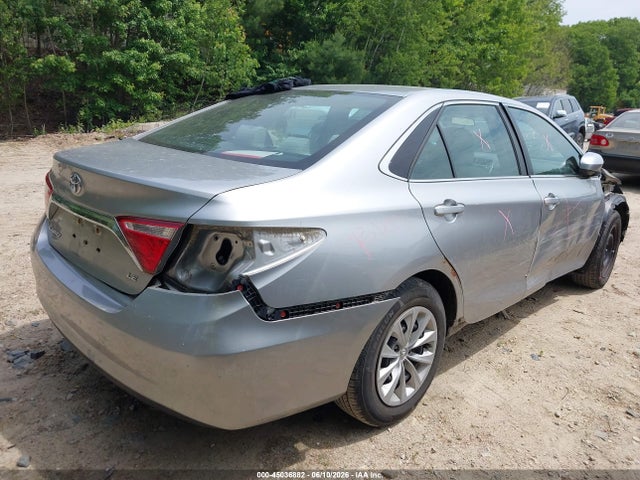 45036882 :رقم المزاد ، 4T1BF1FK9FU109222 vin ، 2015 Toyota Camry Le مزاد بيع