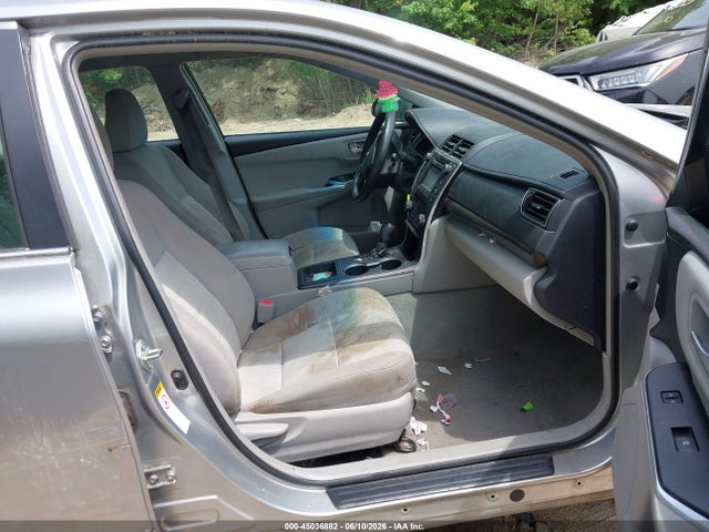 45036882 :رقم المزاد ، 4T1BF1FK9FU109222 vin ، 2015 Toyota Camry Le مزاد بيع