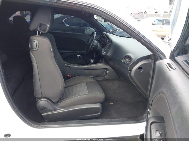45036925 :رقم المزاد ، 2C3CDZAG3FH722749 vin ، 2015 Dodge Challenger Sxt مزاد بيع
