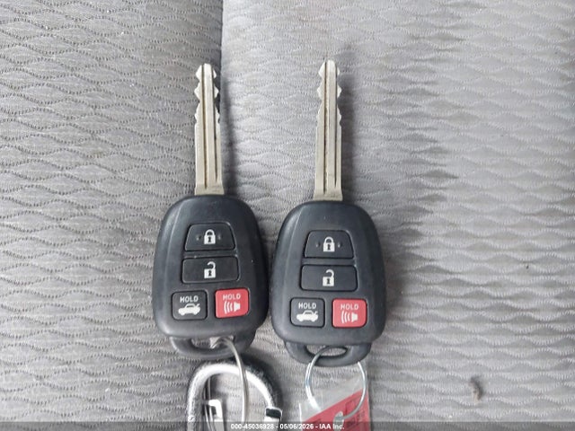 2T1BURHE6GC720064 Toyota COROLLA LE
