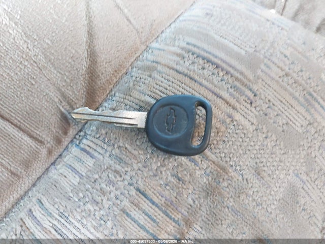 45037303 :رقم المزاد ، 1GBFG15R2Y1190168 vin ، 2000 Chevrolet Express Upfitter Pkg. مزاد بيع