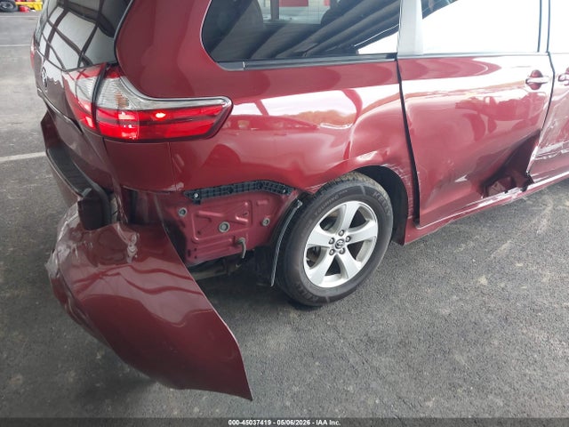 Продаж на аукціоні авто 2018 Toyota Sienna Le 8 Passenger, vin: 5TDKZ3DC2JS909912, номер лоту: 45037419