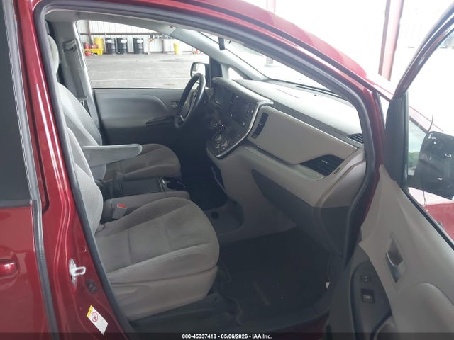 Продаж на аукціоні авто 2018 Toyota Sienna Le 8 Passenger, vin: 5TDKZ3DC2JS909912, номер лоту: 45037419