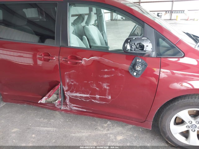 Продаж на аукціоні авто 2018 Toyota Sienna Le 8 Passenger, vin: 5TDKZ3DC2JS909912, номер лоту: 45037419