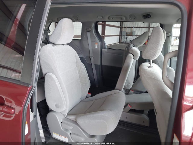 Продаж на аукціоні авто 2018 Toyota Sienna Le 8 Passenger, vin: 5TDKZ3DC2JS909912, номер лоту: 45037419