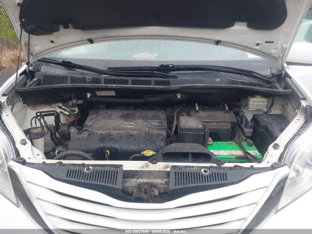 45037549 :رقم المزاد ، 5TDJK3DC3FS115637 vin ، 2015 Toyota Sienna Le 7 Passenger مزاد بيع