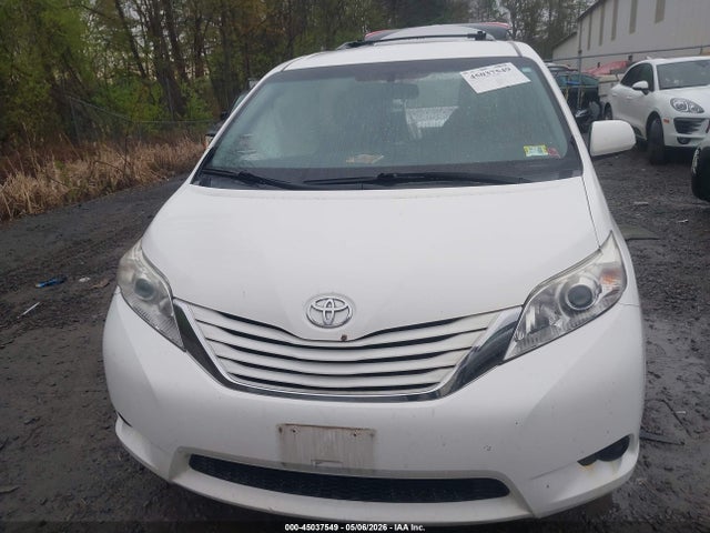 45037549 :رقم المزاد ، 5TDJK3DC3FS115637 vin ، 2015 Toyota Sienna Le 7 Passenger مزاد بيع