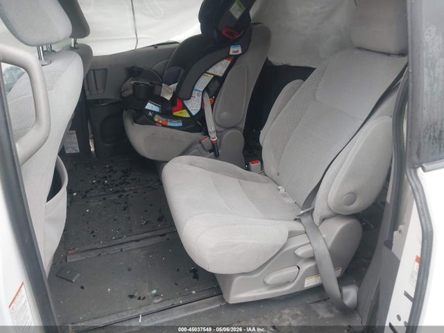 45037549 :رقم المزاد ، 5TDJK3DC3FS115637 vin ، 2015 Toyota Sienna Le 7 Passenger مزاد بيع