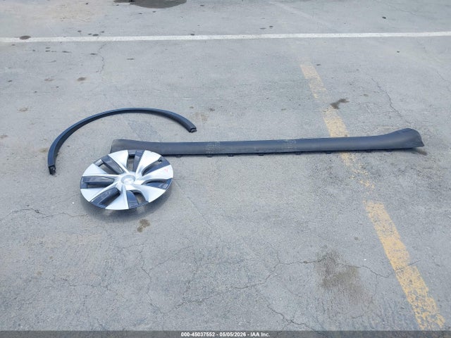 2021 Tesla Model Y Long Range Dual Motor All-wheel Drive მანქანა იყიდება აუქციონზე, vin: 5YJYGDEE0MF233121, აუქციონის ნომერი: 45037552