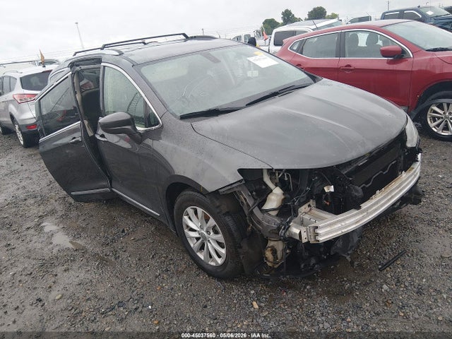 Auction sale of the 2019 Chrysler Pacifica Touring L, vin: 2C4RC1BG6KR526544, lot number: 45037560