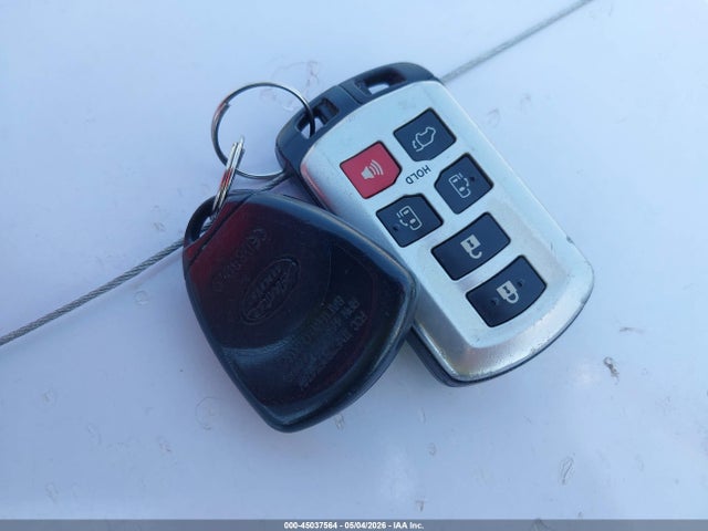 45037564 :رقم المزاد ، 5TDDK3DC3BS027677 vin ، 2011 Toyota Sienna Xle مزاد بيع
