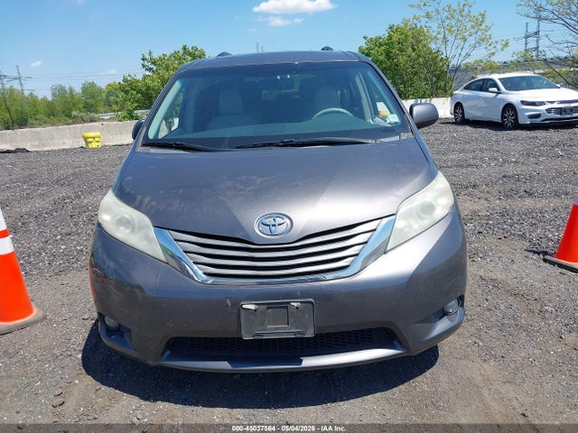 45037564 :رقم المزاد ، 5TDDK3DC3BS027677 vin ، 2011 Toyota Sienna Xle مزاد بيع