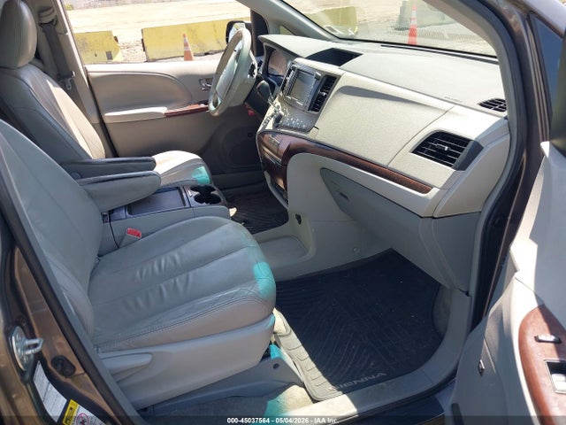 45037564 :رقم المزاد ، 5TDDK3DC3BS027677 vin ، 2011 Toyota Sienna Xle مزاد بيع