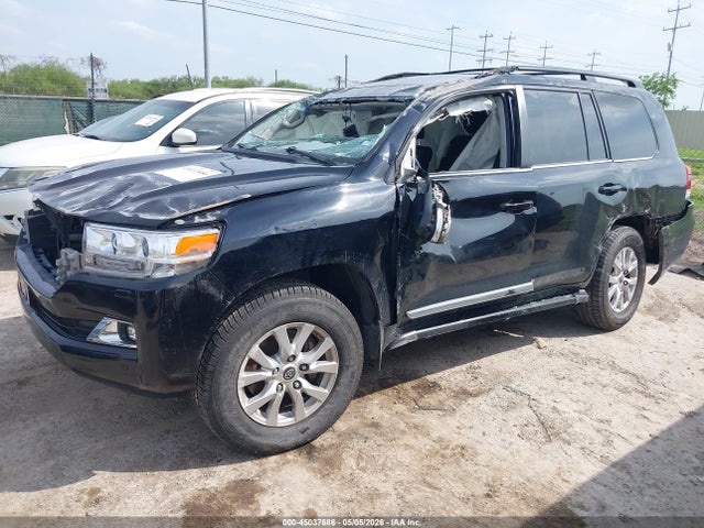 Toyota Land Cruiser 2020 JTMCY7AJ4L4087226 Image 2