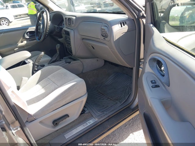 45037703 :رقم المزاد ، 1GNET16S856111046 vin ، 2005 Chevrolet Trailblazer Ext Ls مزاد بيع
