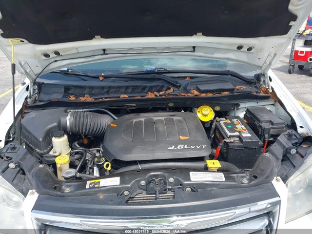 2015 Chrysler Town & Country Touring მანქანა იყიდება აუქციონზე, vin: 2C4RC1BG8FR552214, აუქციონის ნომერი: 45037815